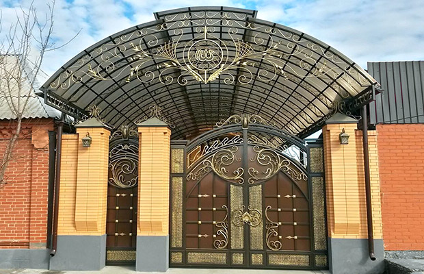 Купить или заказать ворота для дома с навесом - стильные и надежные решения для вашего участка в Заволжье от 42065 руб | ВоротМастер-Звл